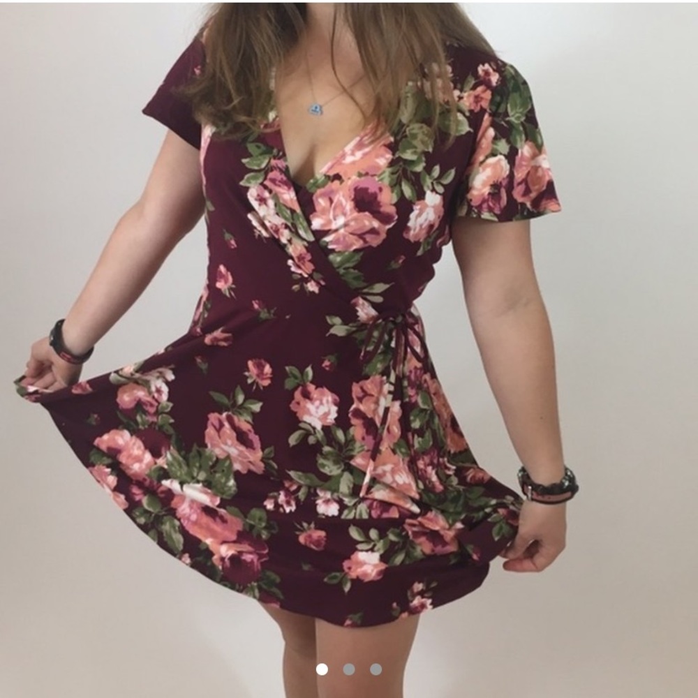 Nwot Amy Byer floral wrap dress
